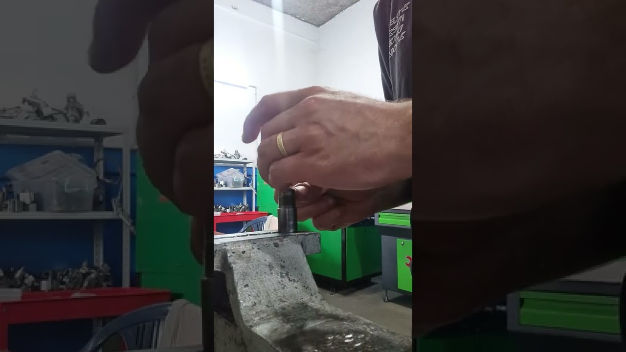 Mechanic injector repair with 7 diesel nozzle