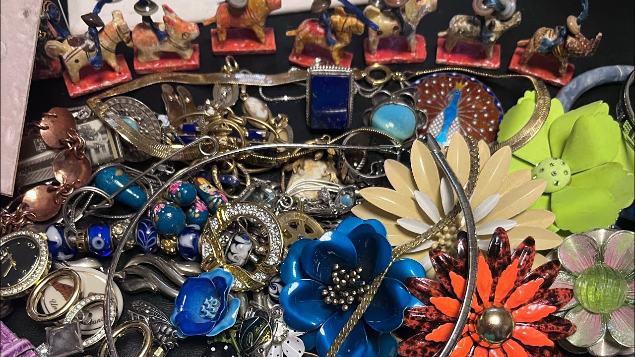 Vintage Jewelry bag Unbagging! Antique Mall Haul ! Auction Wins !
