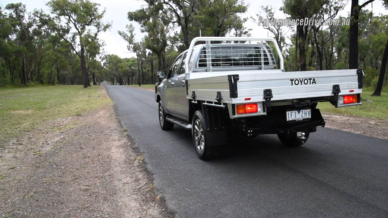 2016 Toyota HiLux 2.8 (manual) 0-100km/h & engine sound