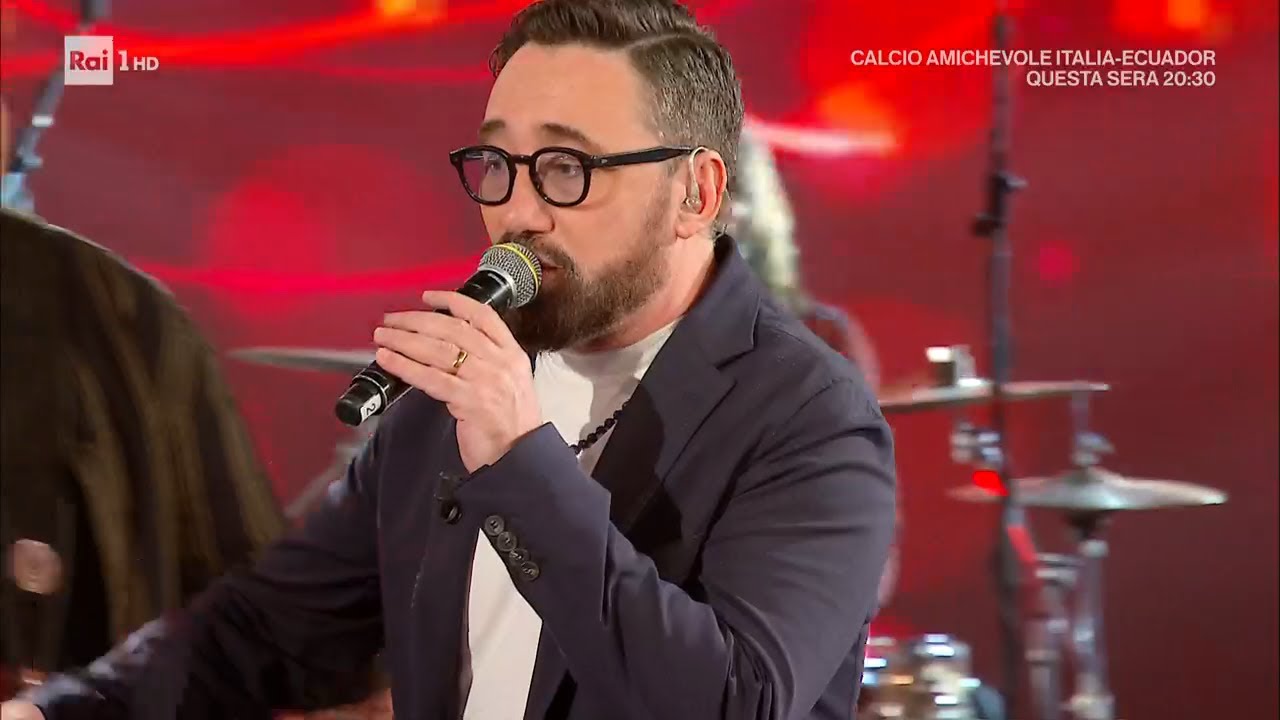 Tiromancino canta 