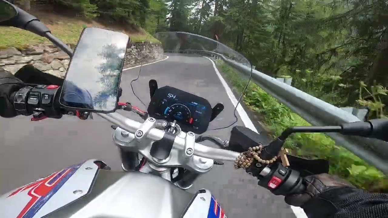 Bmw r1250r shiftcam  going down stelvio pass. ( The road of doom) 