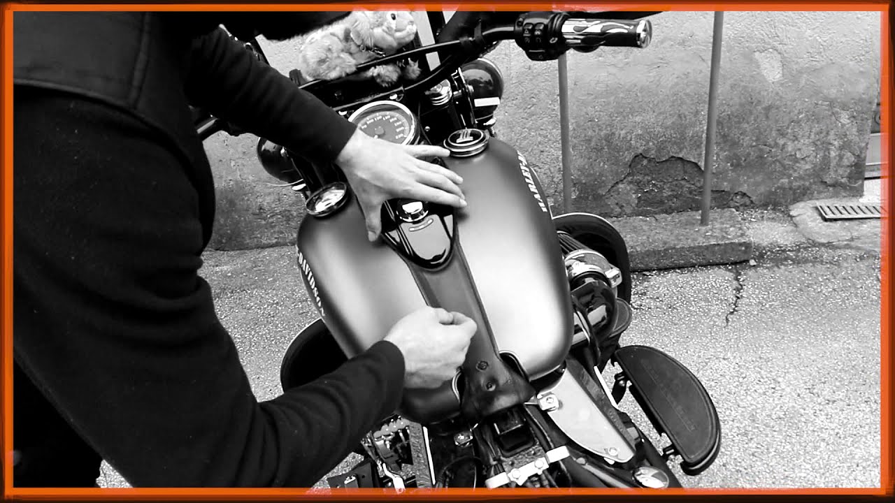 SOFTAIL® SLIM® SLIM S® & CROSS BONES® UNTILL 2017 DETACHABLE TANK BAG - how to mount - ENDS CUOIO