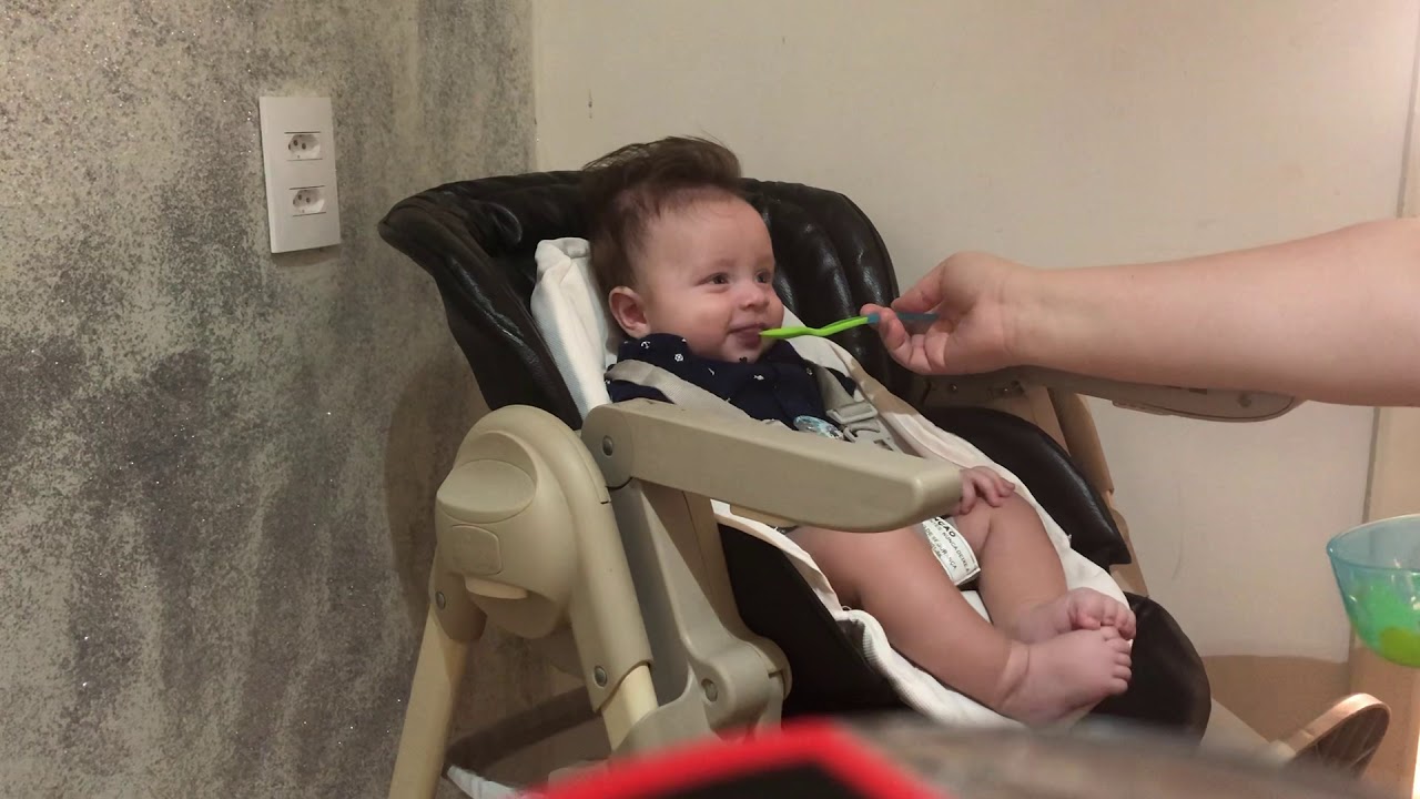 Primeira fruta do beb&ecirc; 4 meses