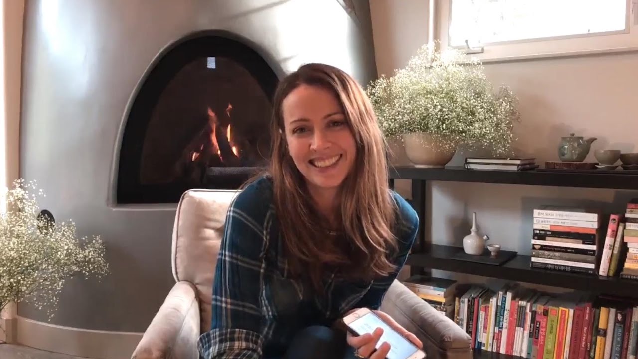 Amy Acker  'Q&A Livestream'  1/07/2017