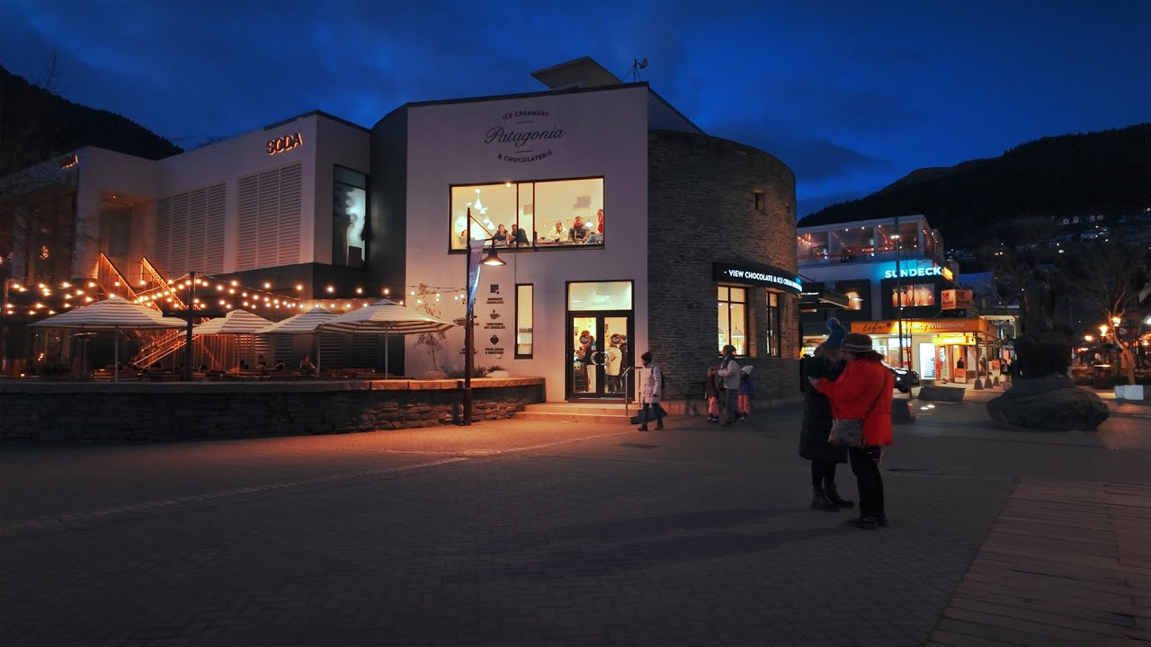 Winter Night Walk in Queenstown, New Zealand - City Centre Nightlife [4K]