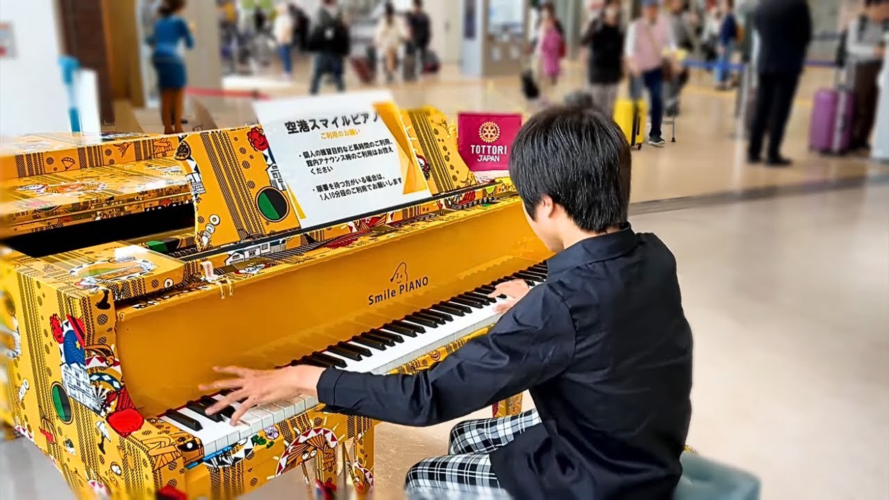 Ultra Stylish Lupin the Third – Street Piano Performance at the Airport