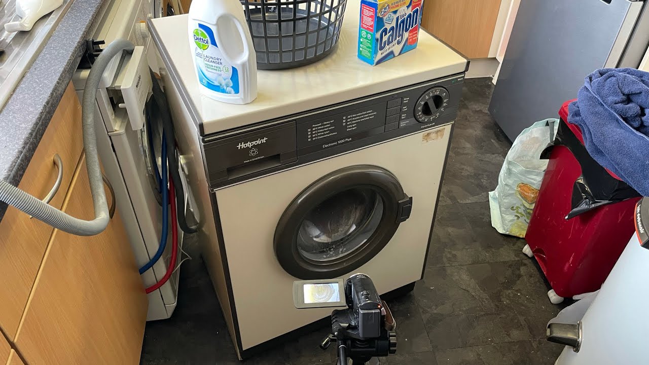 Hotpoint 9530 Electronic 1000 Plus - Dark Wash with Persil Power Gems