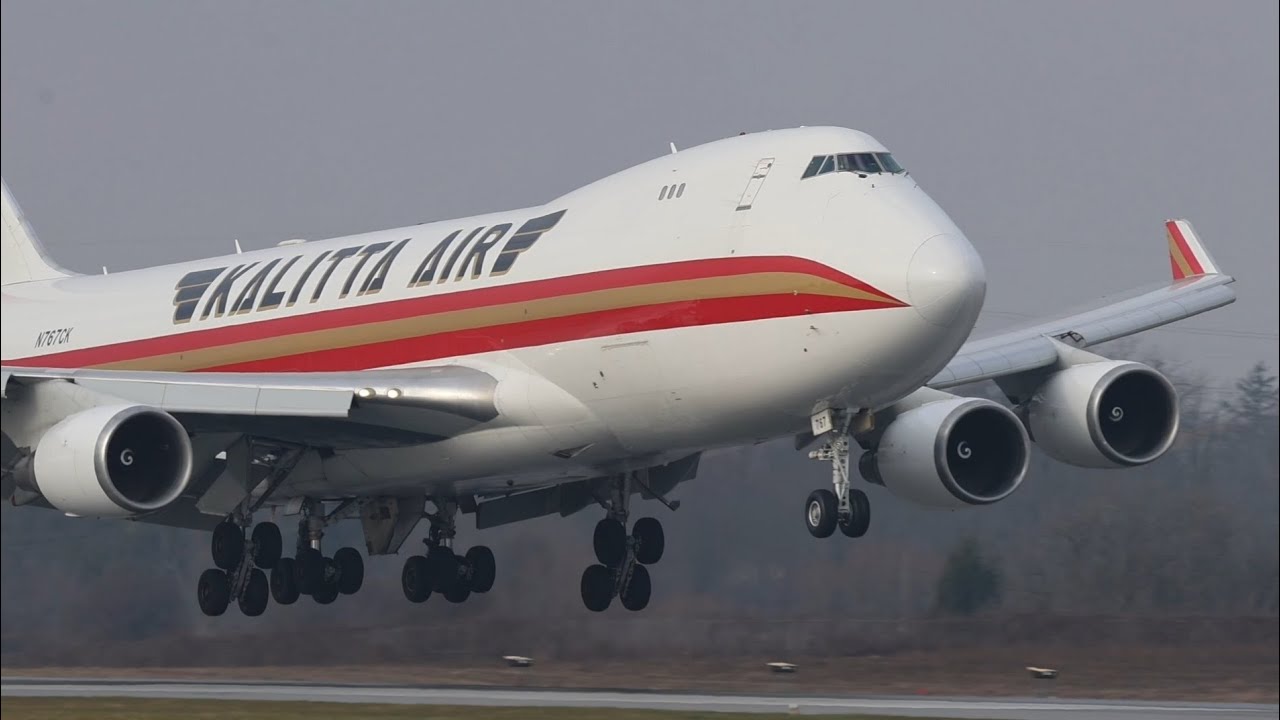 Retro Kalitta 747 in & out of Hamilton