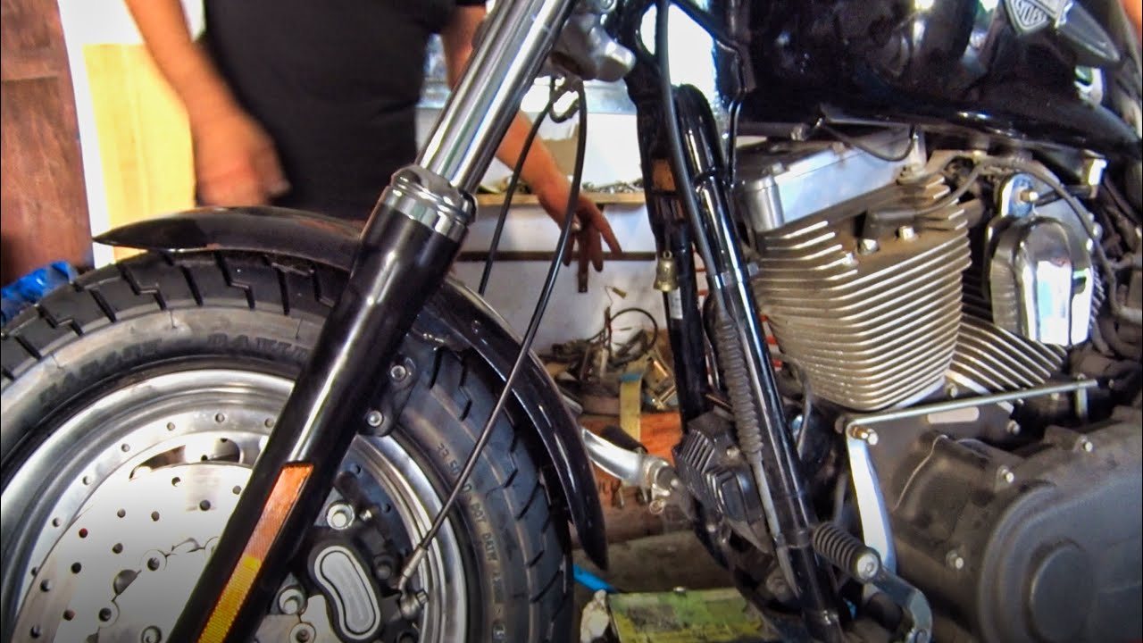 Sostituire i paraoli alla forcella della HD Dyna MY09-Replace the fork oil seals on the HD Dyna MY09