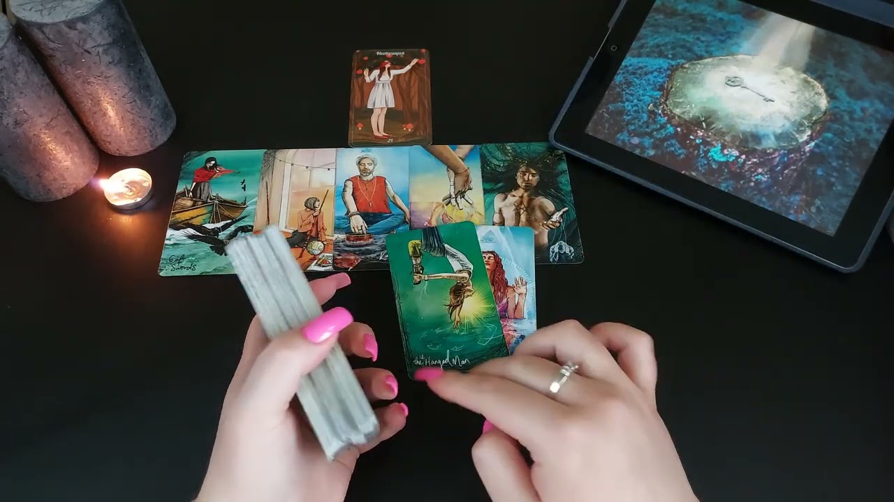 🥺ОН ЛЮБИТ ИЛИ ИГРАЕТ СО МНОЙ? 🥰 Таро расклад онлайн 👸 💯 💞 ⚜️ 💌