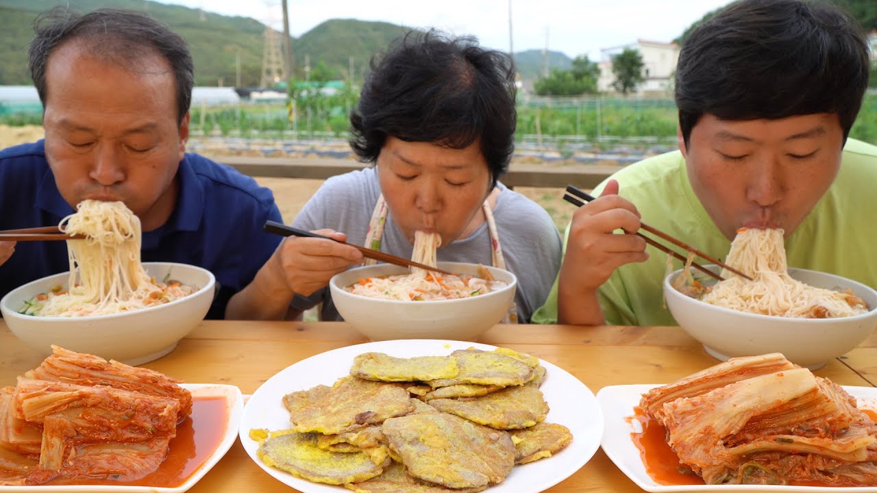 시원하고 깔끔한 잔치국수와 고소한 육전 조합! (Cold Noodles with Beef jeon) 요리&먹방!! - Mukbang eating show