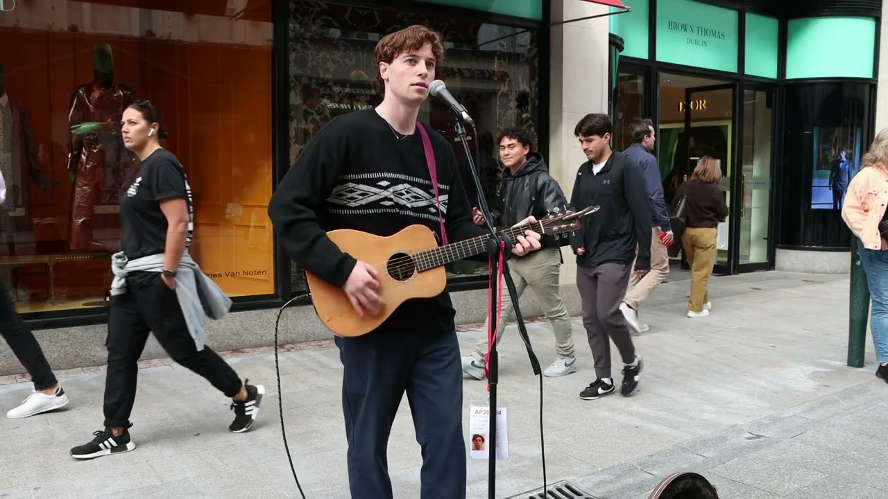 Busking Perfection 💙 Michael Ennis Stuns Grafton Street with “Chasing Cars”