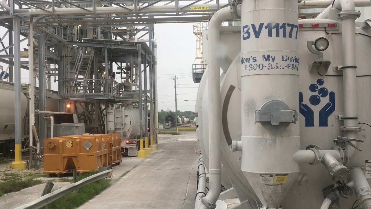 How to trucking: driving in Refinery