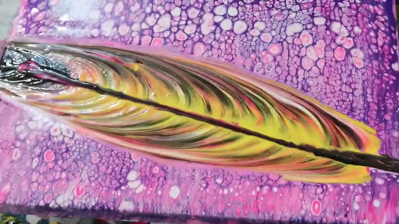 V. 39 Plumas con pinturas acrílicas y pabilo