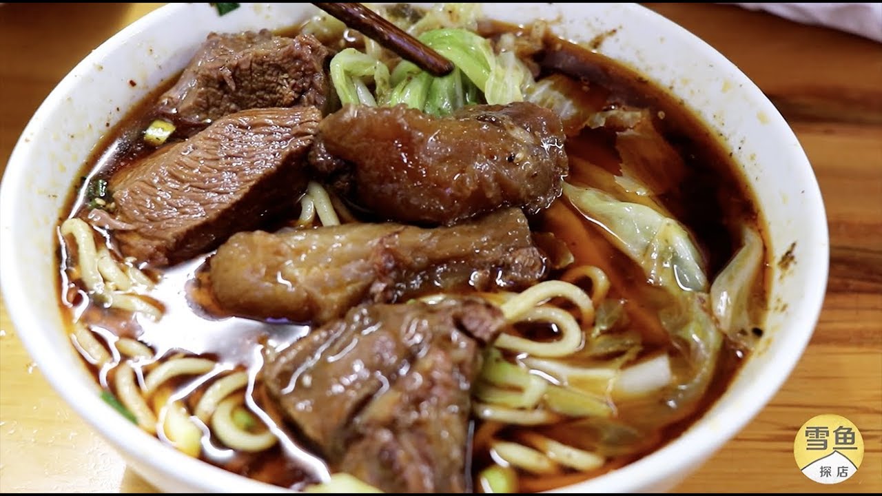 重庆路边牛肉面，一碗30元，4大块牛肉馋人！早上一碗管饱一天