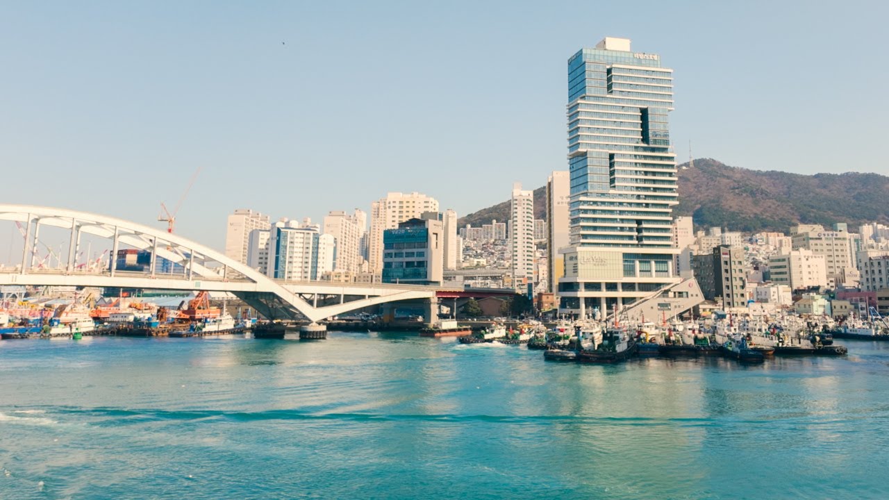Yeongdo bridge walk from Nampo ⛴ | Busan Walking Tour 4K