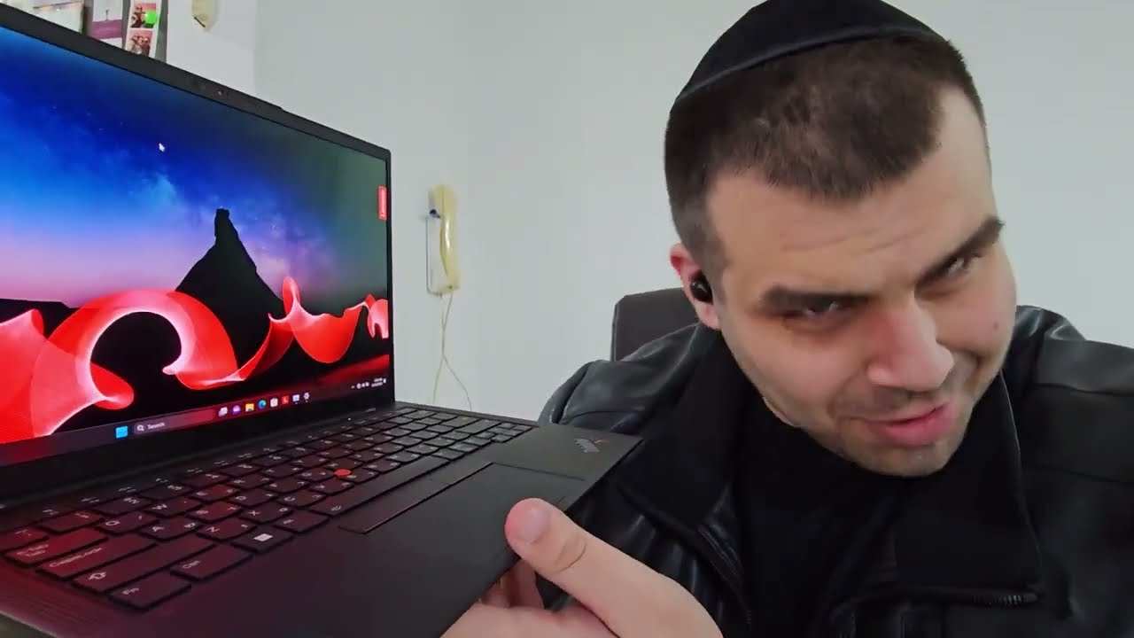 סקירה ישנה: אחד הלפטופים הקלים בעולם - Lenovo Carbon Gen 12