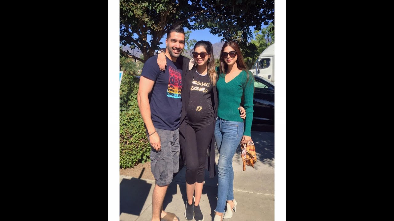 Sonya Hussyn with her Sister Sana Hussyn in USA &ndash; Beautiful Pictures | Showbiz World