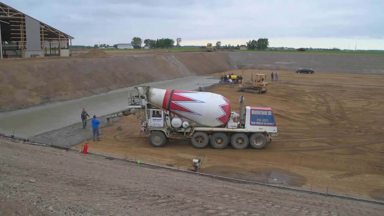 Agricultural Storage Pit: Customer Screeds 75,000 sq. ft. Using Ligchine Concrete Screed