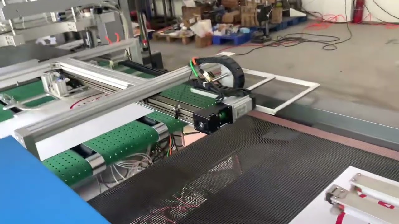 Fully automatic enclosed screen printing press, tested at high speed