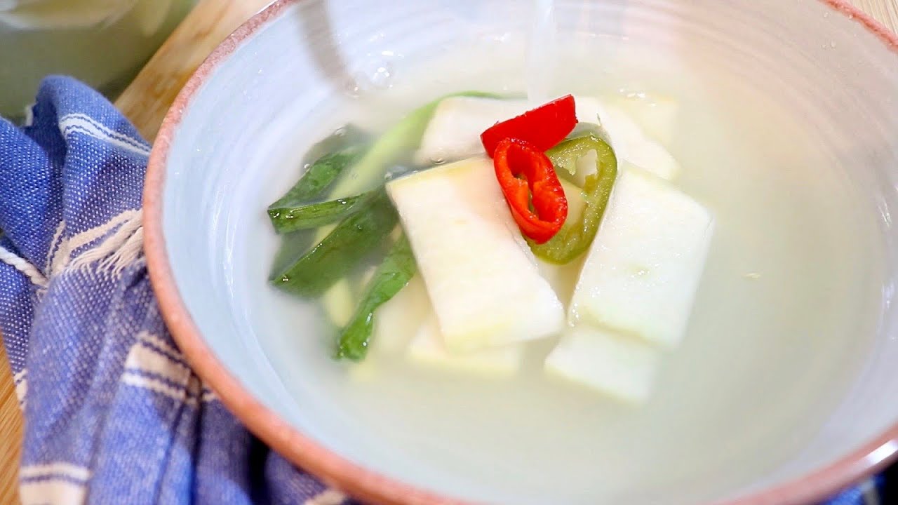 동치미 - Easy Dongchimi (Korean Radish Water Kimchi)