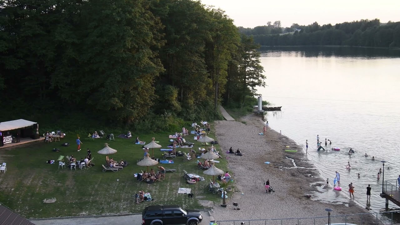 Plaża nad jeziorem Szelment Wielki. 19.08.2023, Leszczewo.