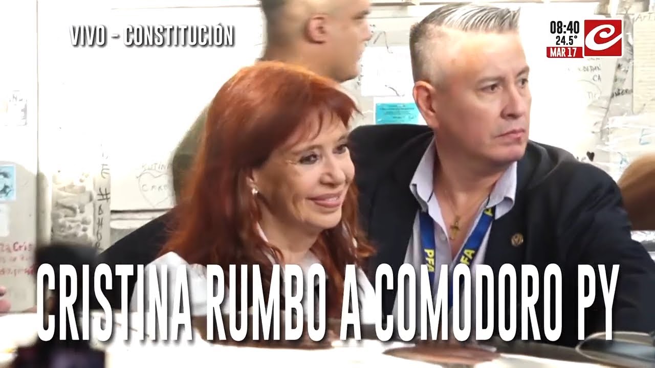 Cristina salió de su casa y ya se dirige a los tribunales de Comodoro Py