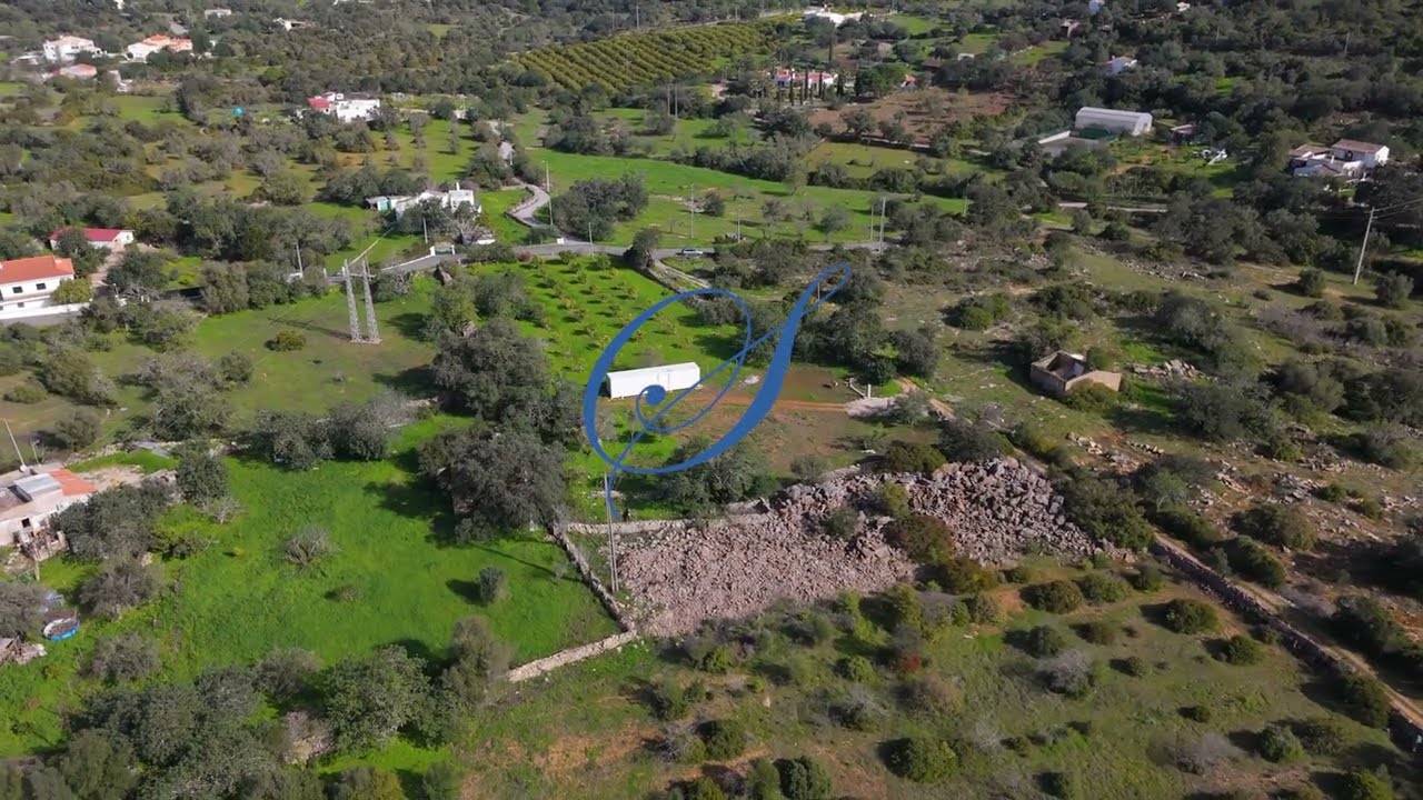 Building plot with approved project - conveniently located at 8 minutes from the center of Loulé