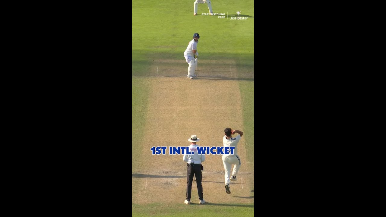 Debut Delight! Anshul Kamboj Dismisses Duckett in the 90s | #ENGvIND