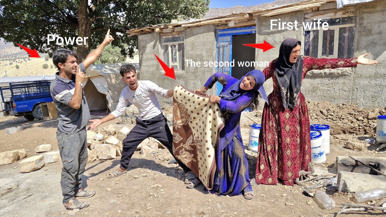 The husband prevented his secondwifefrom sleeping next to him and threw her into tent.😱