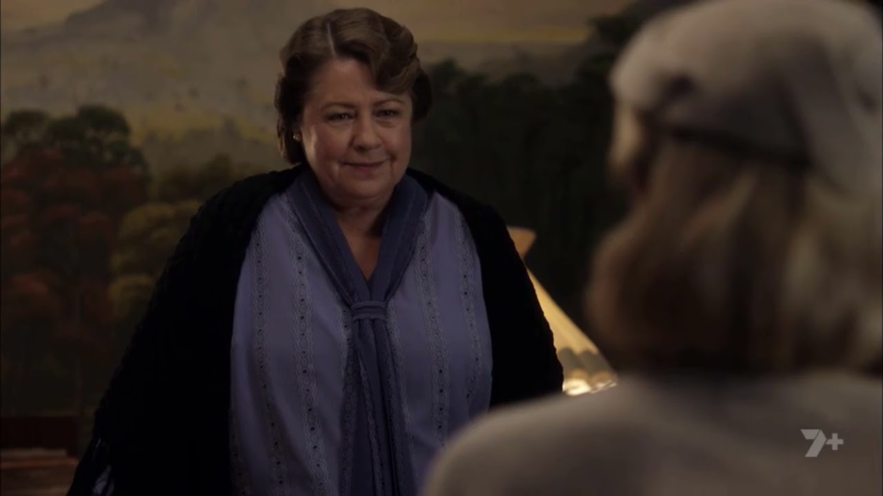 1x11 5 Elizabeth summons Sarah