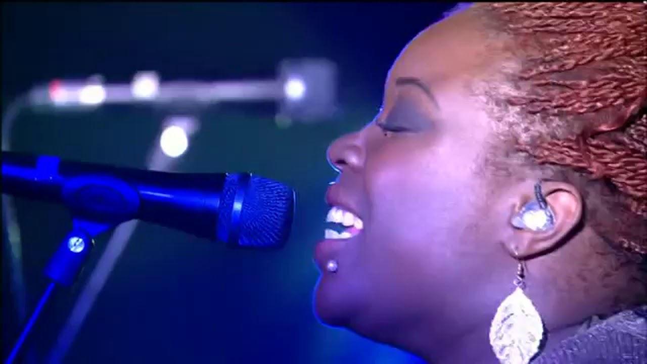 Yolanda and Massive Attack - All I Want (Glastonbury)