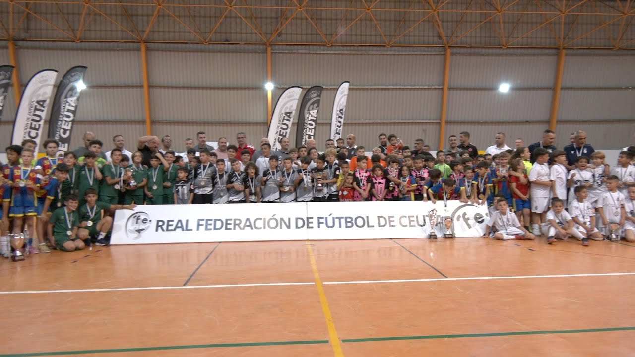 La RFFCE entrega los trofeos a campeones y subcampeones del fútbol base