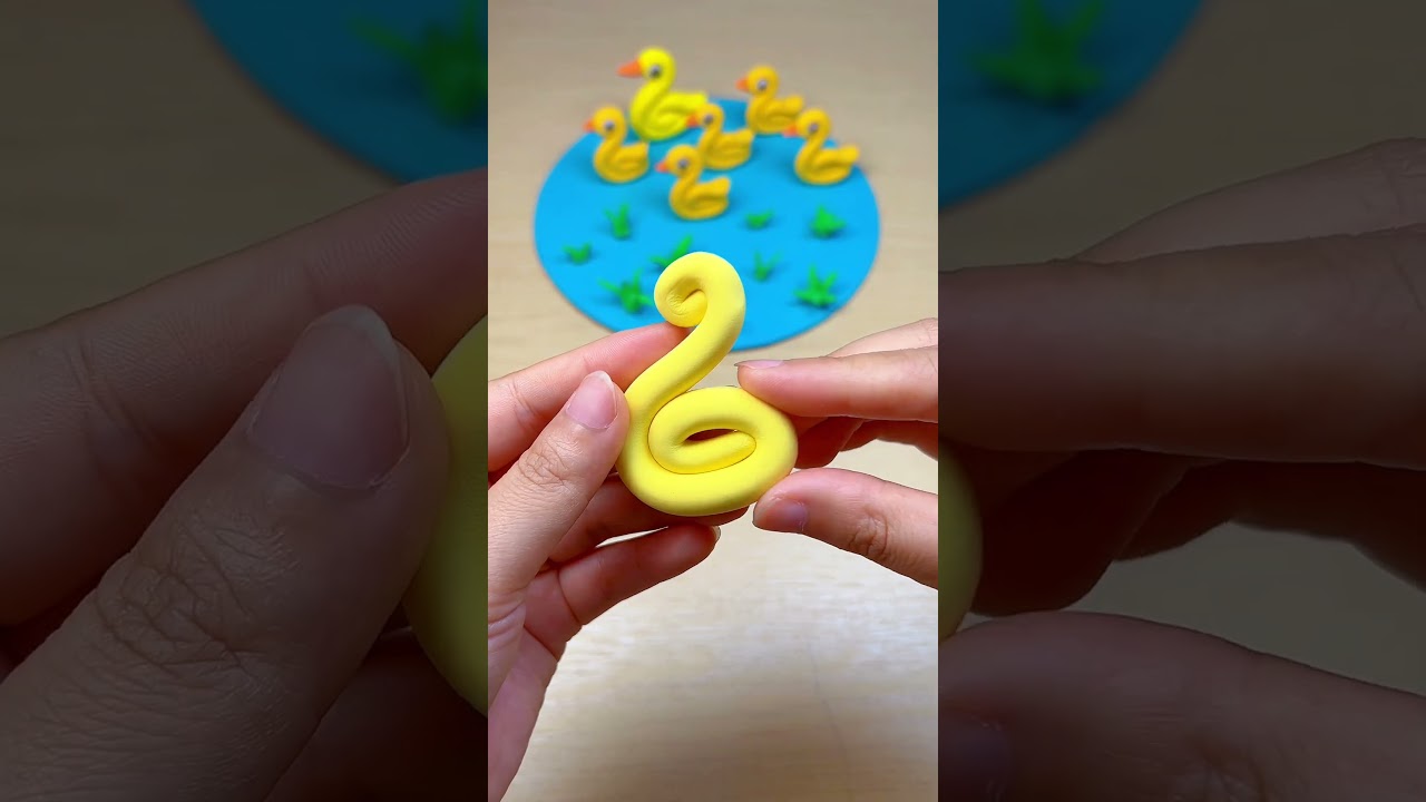 Use clay to make a duck in 10 seconds #diy #adorablecrafts #craft #homemadepapercraft #clay #paper