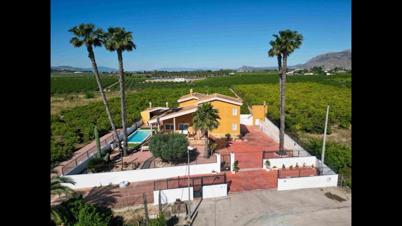 €675.000! Finca for Sale with Spectacular views and Land 5 min. from Orihuela