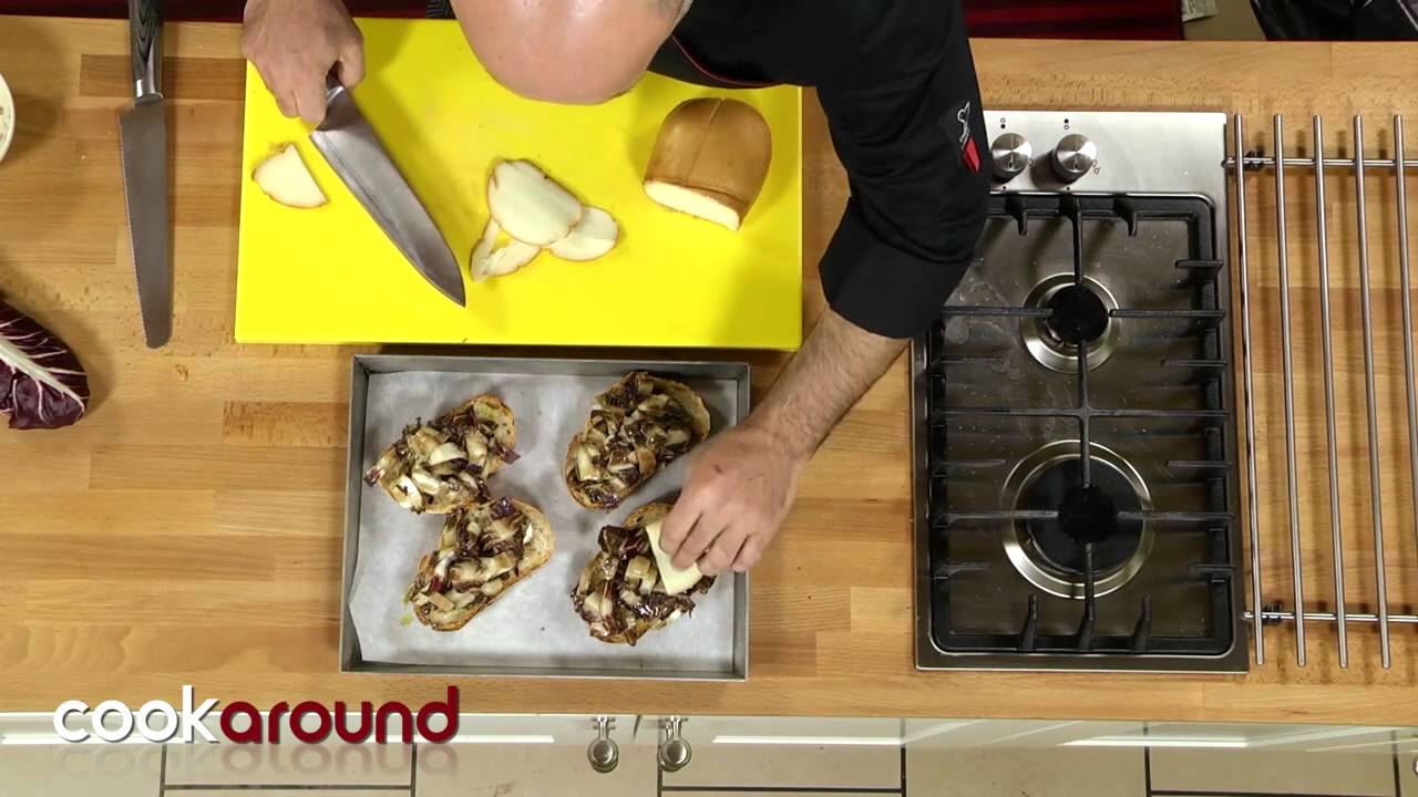 Crostino con scamorza radicchio e acciuga
