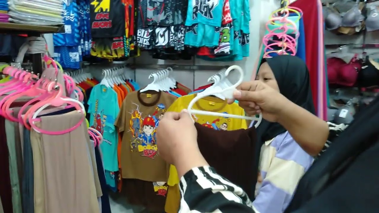 Mencari kerudung 