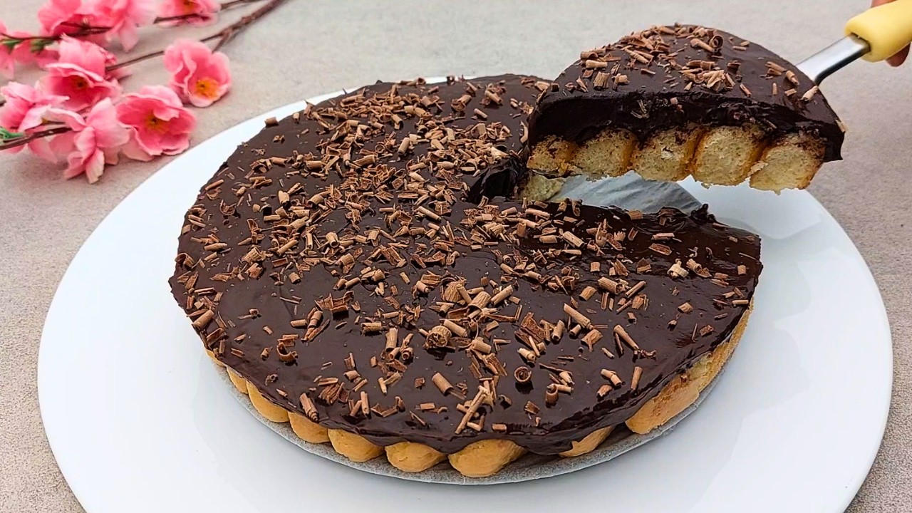 Самый простой и вкусный шоколадный десерт! Он тает во рту! Без духовки, за 5 минут!