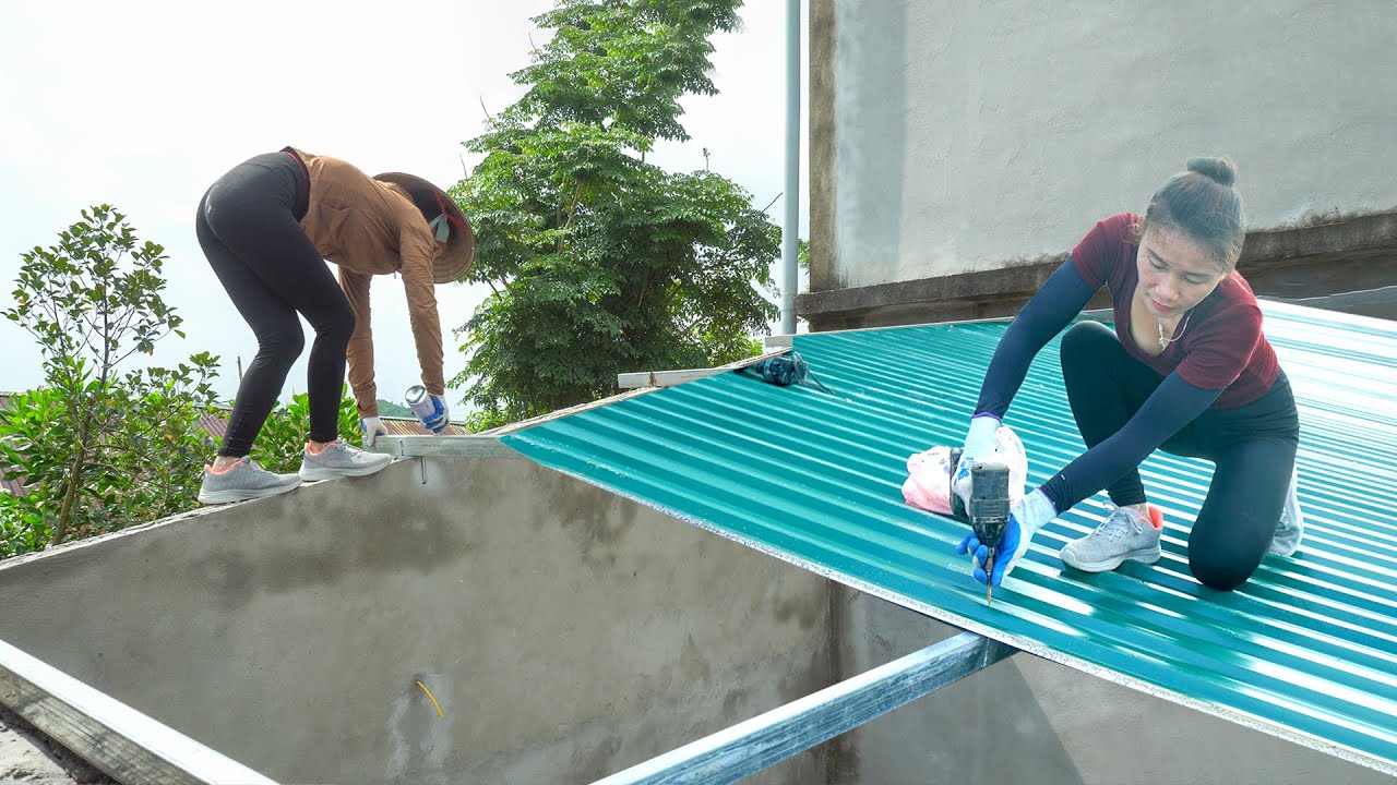 Roofing The Kitchen, Completing the kitchen construction with the skillful skills of a girl builder