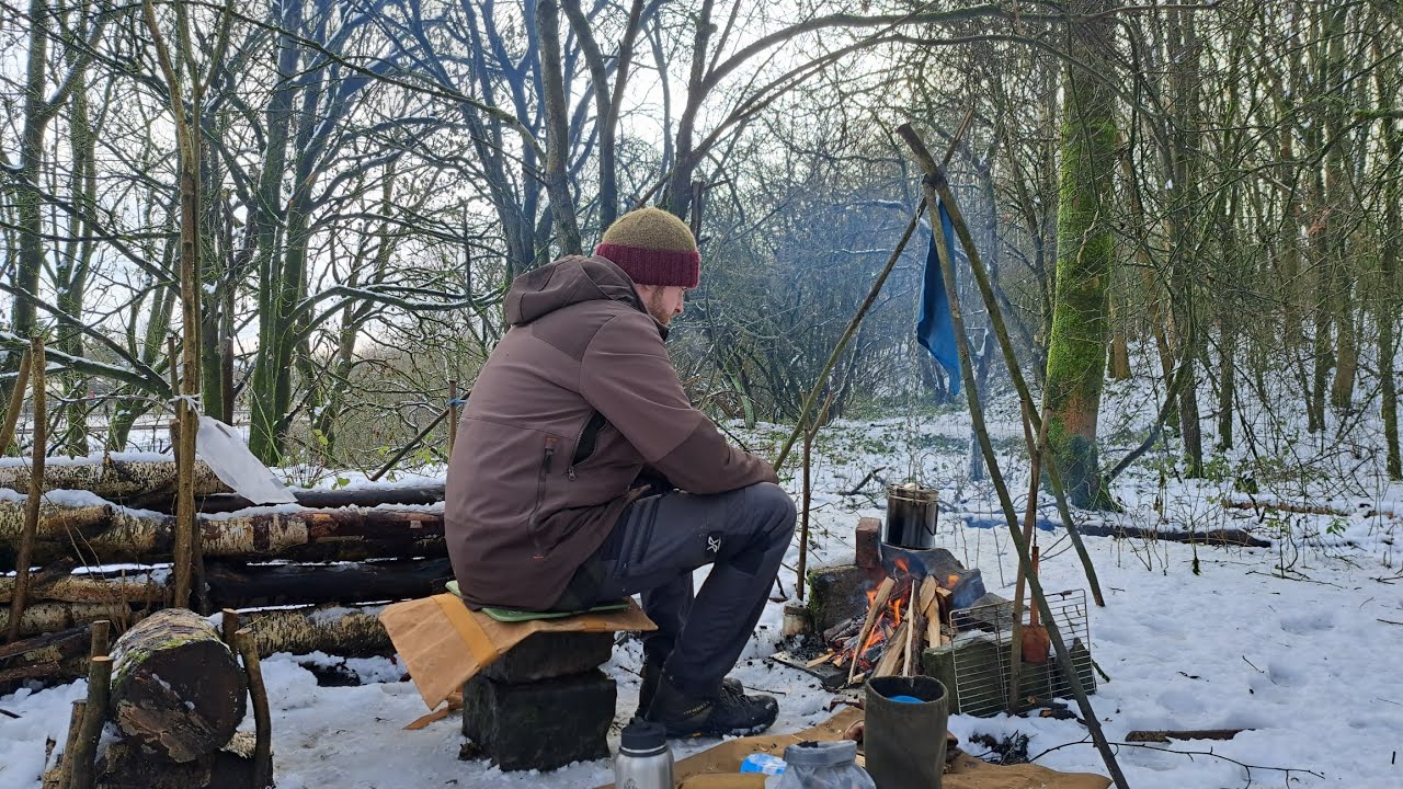 Snowy day camp 🔥 food, fire and OS maps 👍