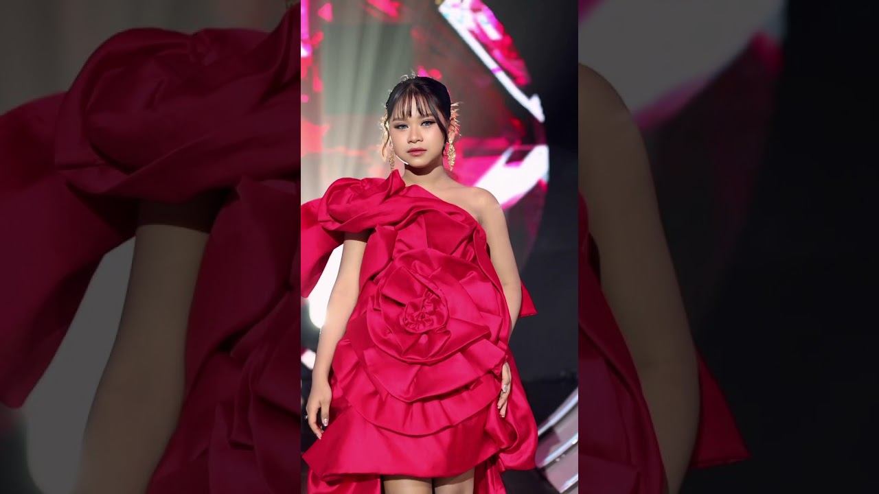 foto Dede April pakean merah cntik bnget😘🥰
