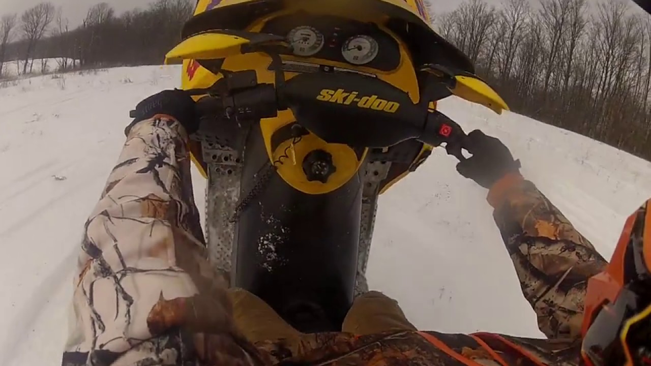 Skidoo Mxz 600 wheelies and jumps