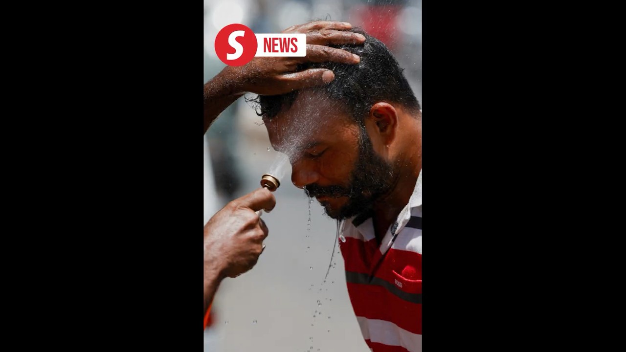 Pakistanis cool off as sweltering heatwave strikes Karachi