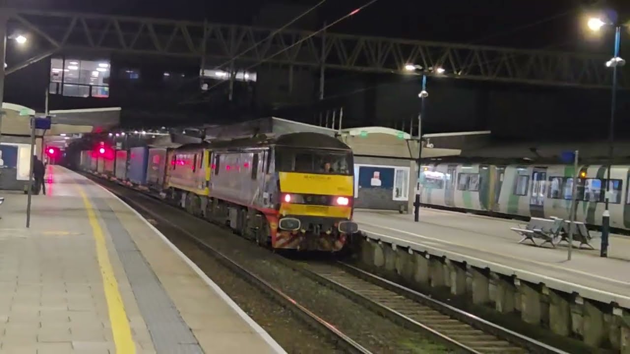 90021 & 90008 - 4S47 1915 Daventry Int Rft Recep Fl to Mossend Pd Stirling - passes through Stafford