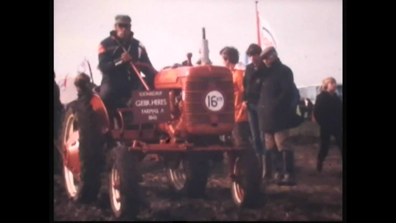 Ploegwedstrijd voor antieke tractoren 1981