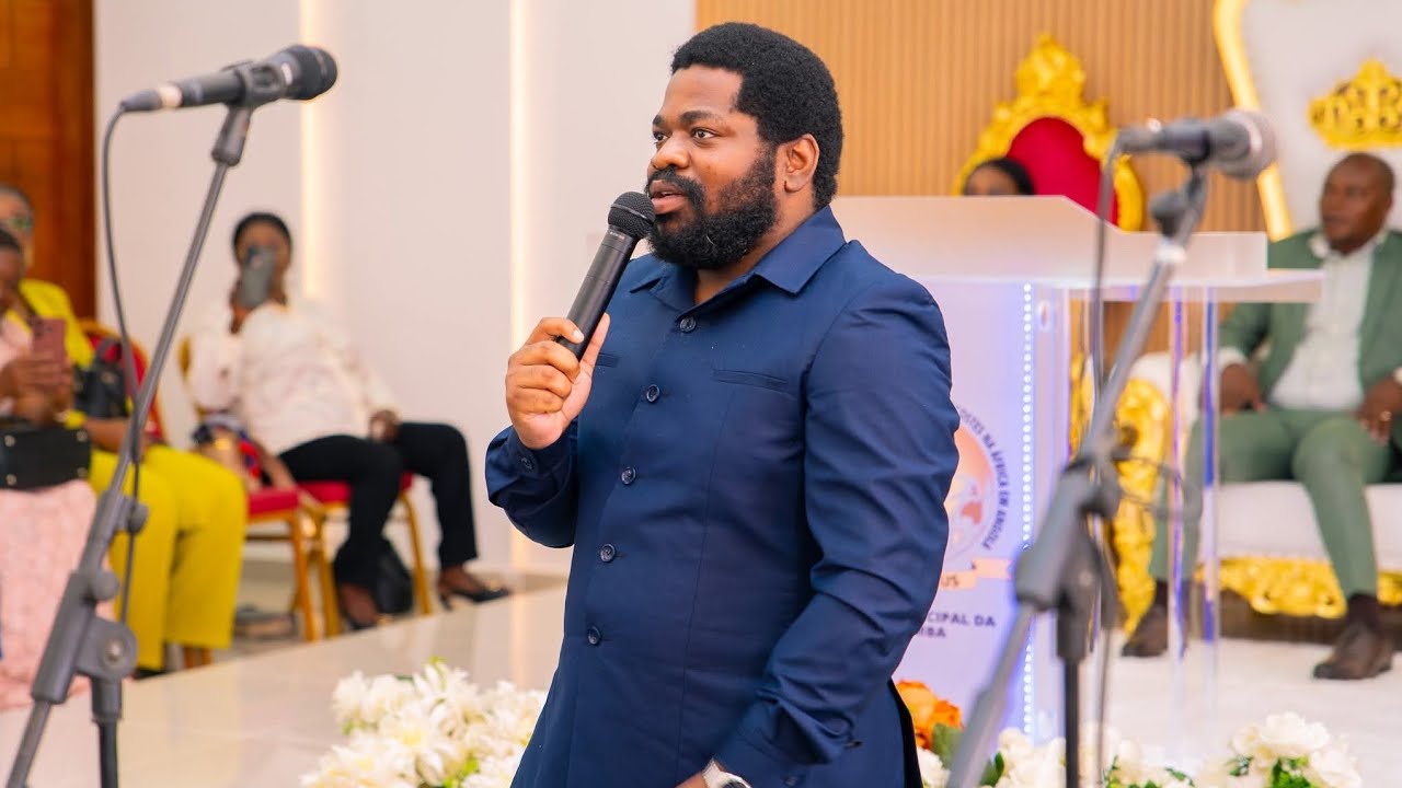 Moment d'adoration medley spontanée en Angola by fr Emmanuel Musongo à l'église bom deus extension 