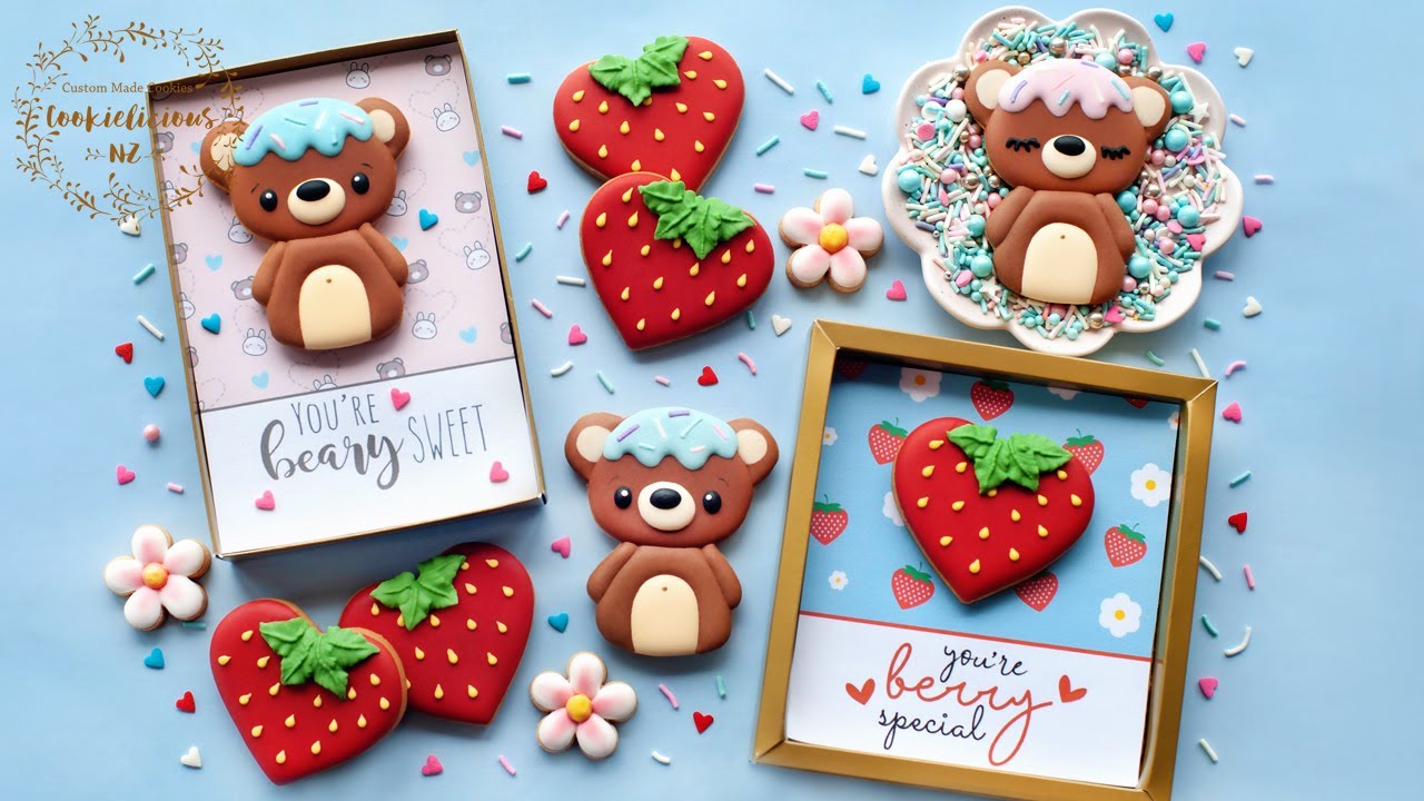 How to decorate CUTE BEAR & STRAWBERRY in heart shaped cookies ~ VALENTINE'S DAY COOKIES