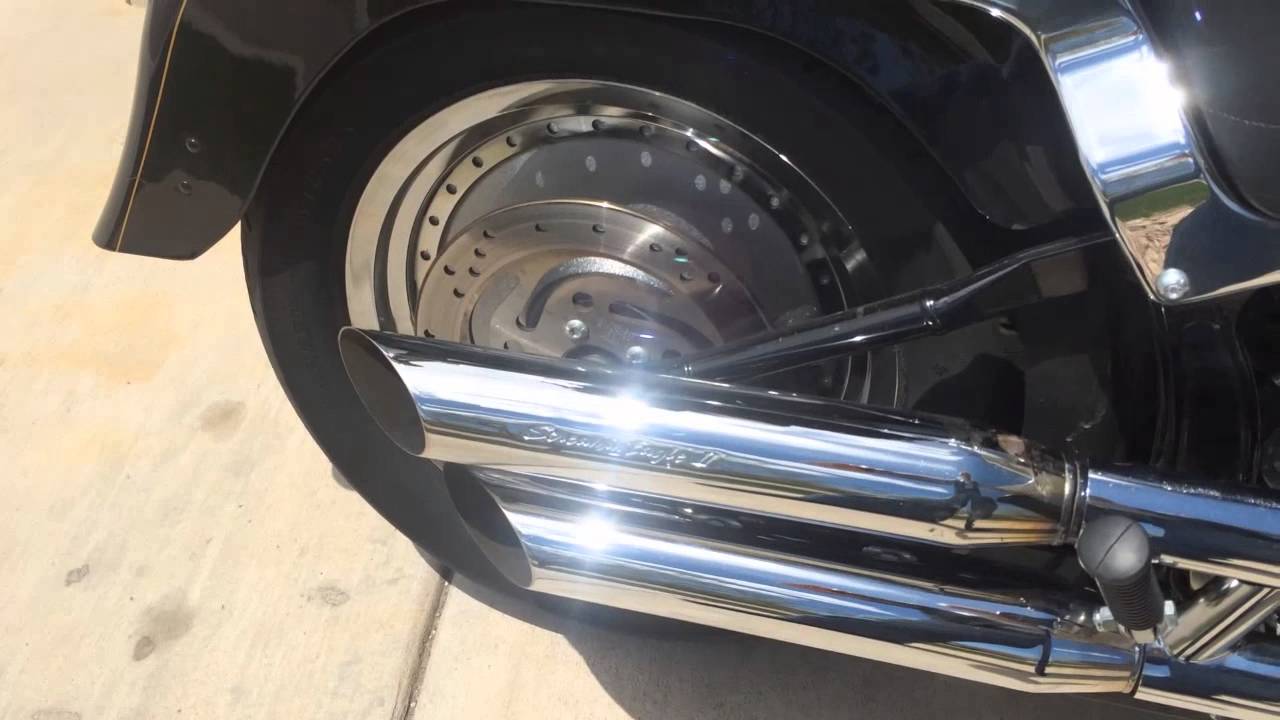 Screamin Eagle Pipes vs Vance and Hines Staggered Short Shots