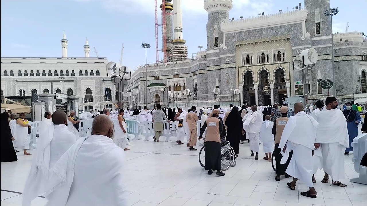 جولة صباحية من داخل ساحة الحرم إلى فندق أنجم  وفرحة المعتمرين بأداء العمرة 🕋
