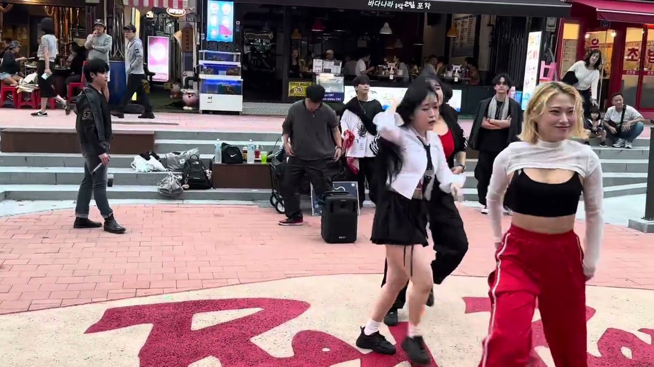 HONGDAE K-POP GROUP BUSKING - [Blackpink] Boombayah (3)